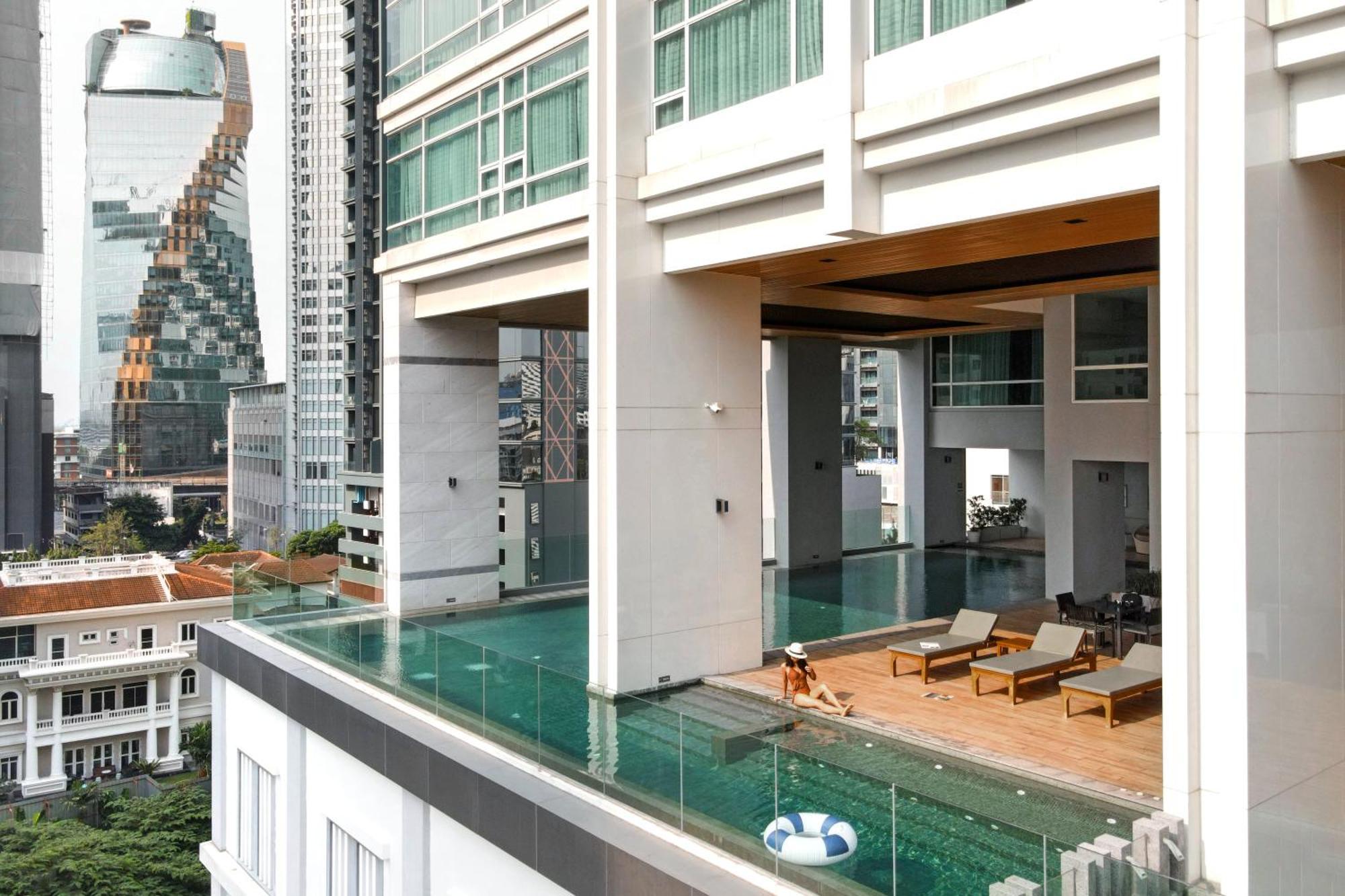 Jasmine 59 Hotel Bangkok Kültér fotó The swimming pool at the 13th floor