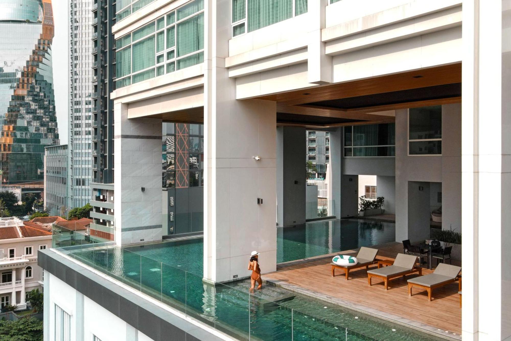 Jasmine 59 Hotel Bangkok Kültér fotó The swimming pool at the 10th floor