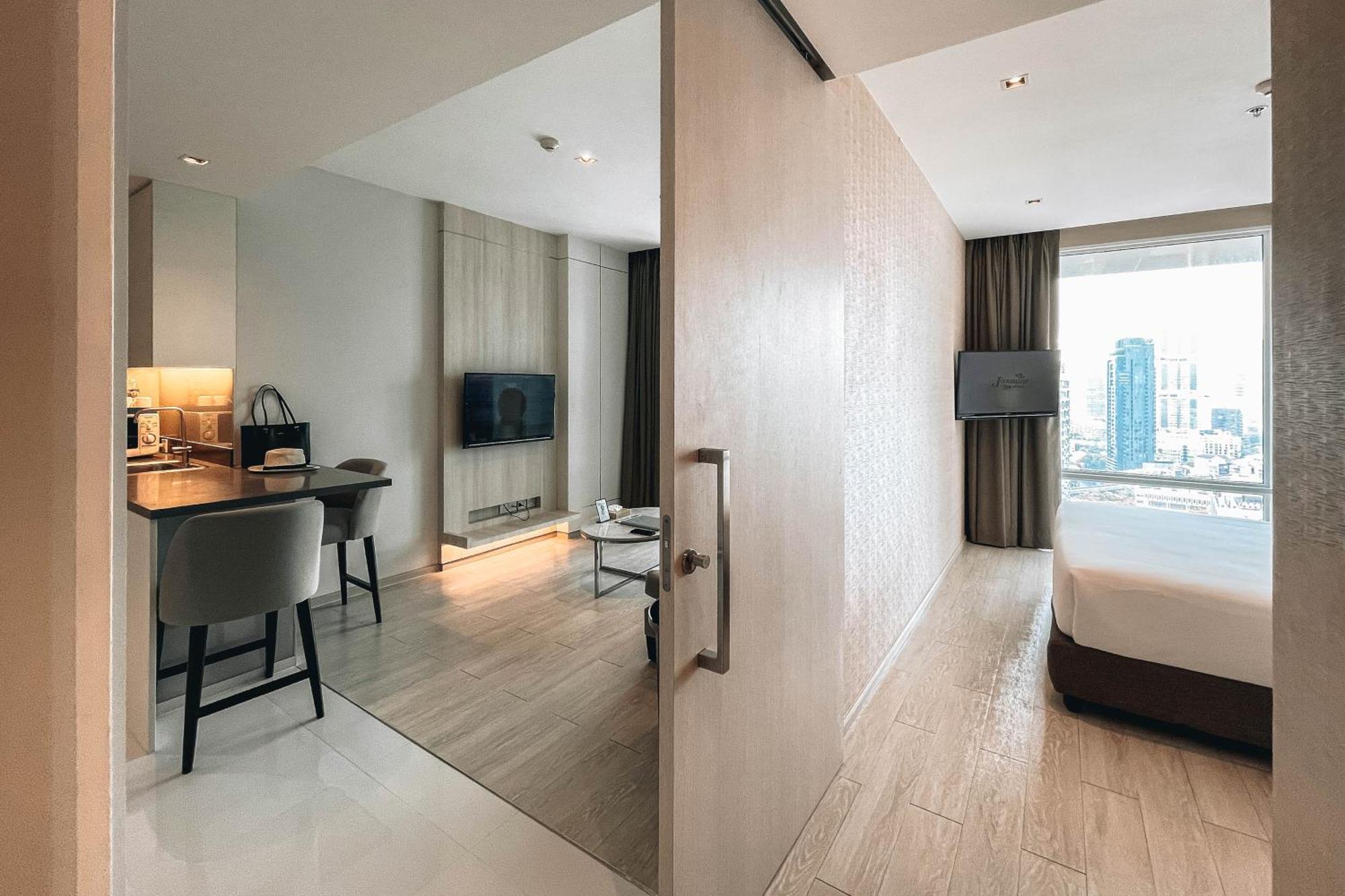 Jasmine 59 Hotel Bangkok Kültér fotó A suite at the hotel