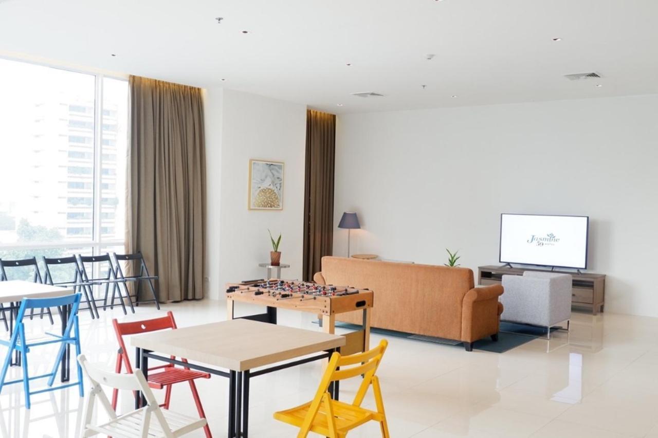 Jasmine 59 Hotel Bangkok Kültér fotó A living room in a serviced apartment in Kuala Lumpur, Malaysia